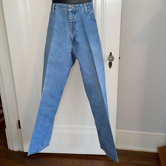 Izod blue denim Classic Fit cotton jeans - Picture 1 of 9